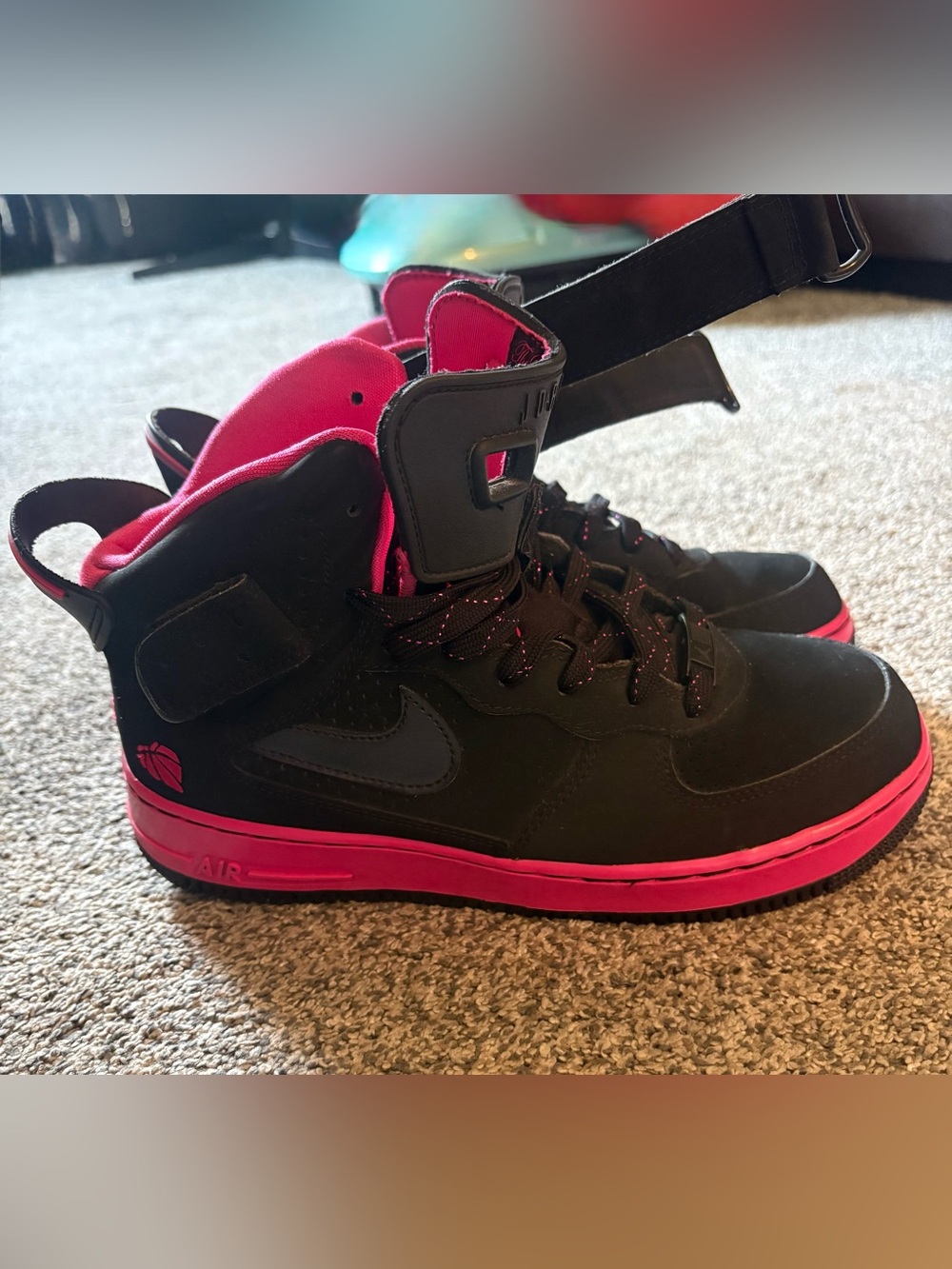 Youth Nike Air Jordan 6 in Vivid Pink and Black, Size 6